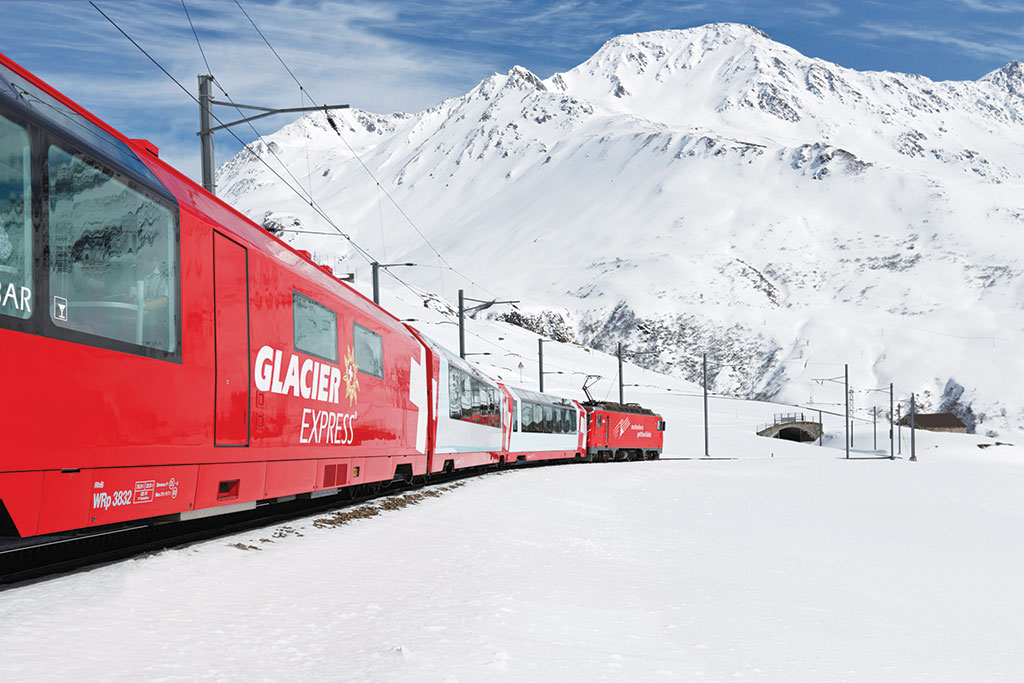 Glacier-Express-at-the-Oberalp-Pass-by-STS