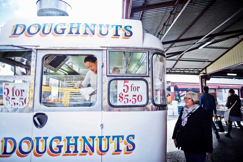 qvm2015-hospitality-american-doughnut-van-12979