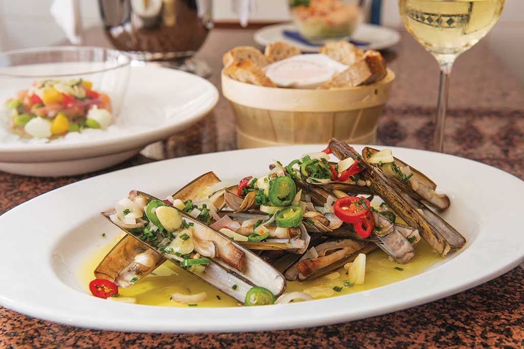 Lucius recipe stir-fried razor clams with Thai chilis