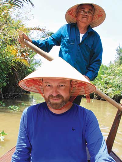 Les Rives Tour / Sampan In The Mekong Delta