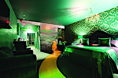 Roxbury Motel's The Wizard Emeralds Room