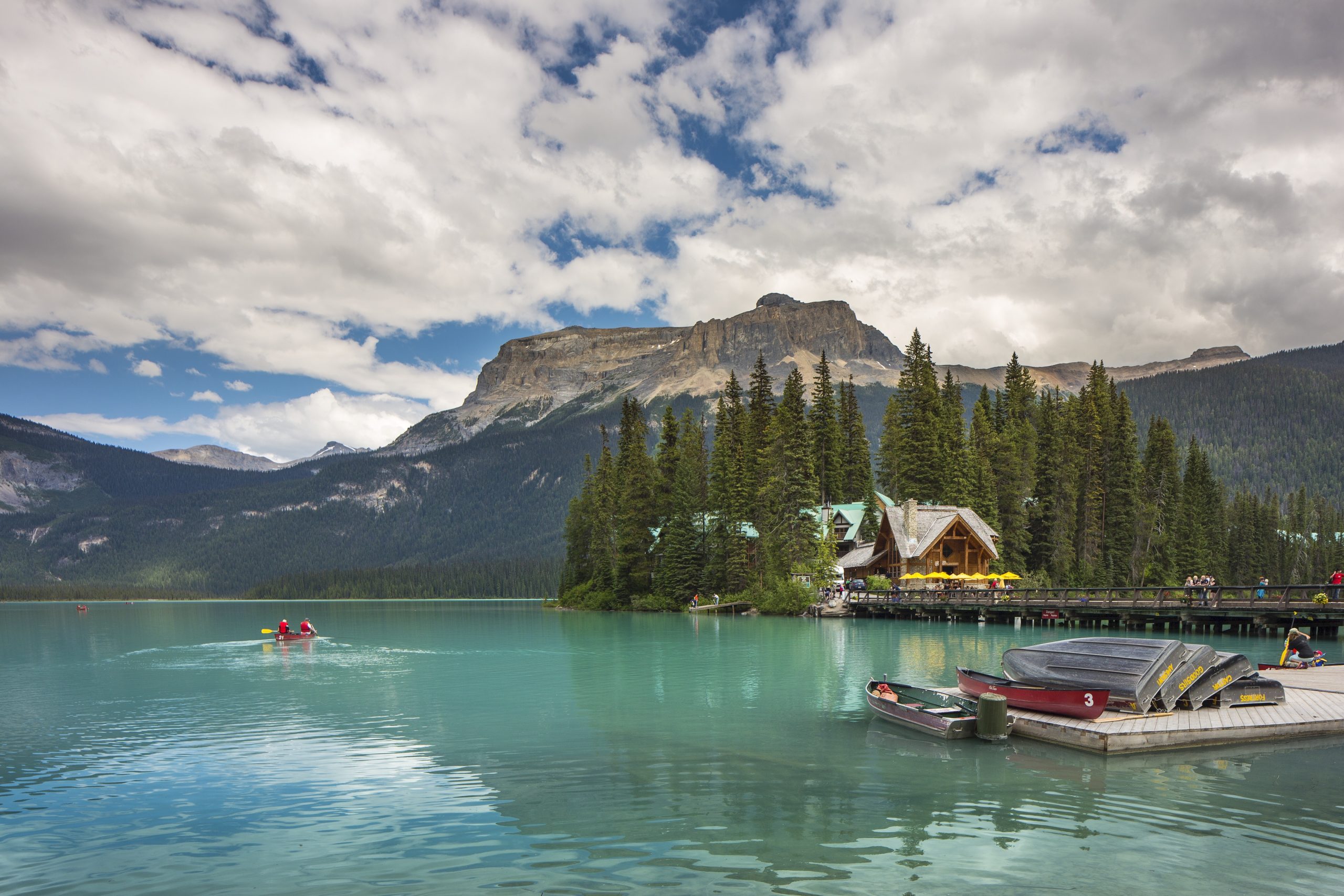 https://passportmagazine.com/wp-content/uploads/2020/07/Emerald-Lake-Lodge-scaled.jpg