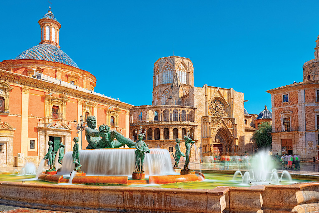 Plaza de la Virgen and Fountain Rio Turia - Valencia, Spain