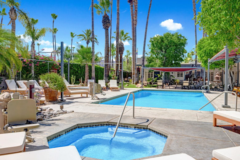 Desert Paradise Resort Hotel - Palm Springs Hotels