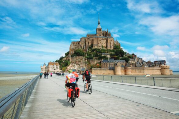 Cycling near the Mont Saint Michel Abbey (Photo by Saranya33)