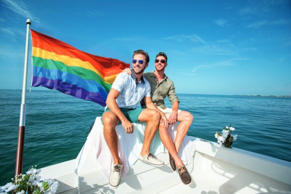 MC-KW Gay Couple Boating (Photo by fla-keys.com)