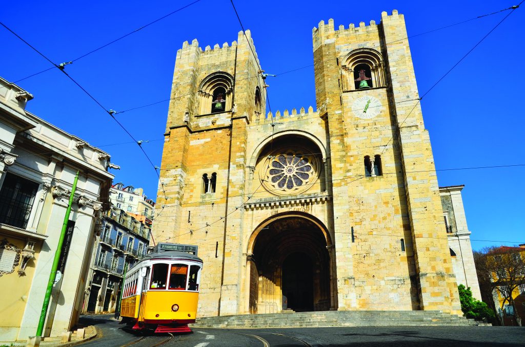 Lisbon Cathedral (Photo by by Ecstk22)